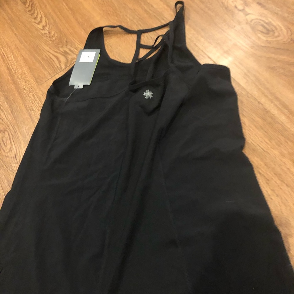 Black dry fit tank cross back